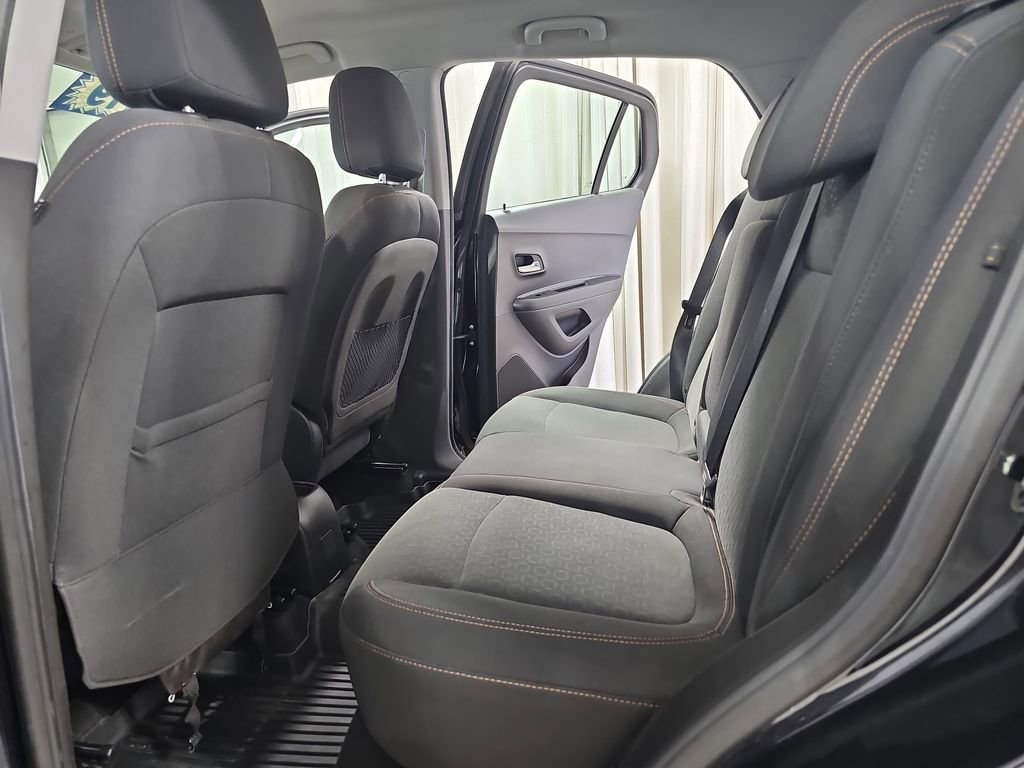 Used 2019 Chevrolet Trax LS w/ LPO, Cargo Package AWD/4WD image 17