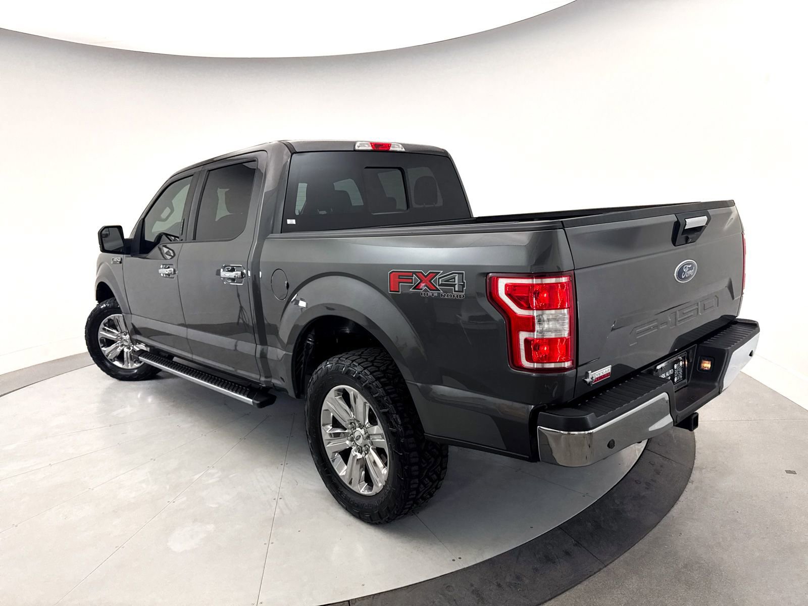 Used 2018 Ford F150 XLT w/ Equipment Group 302A Luxury AWD/4WD image 2