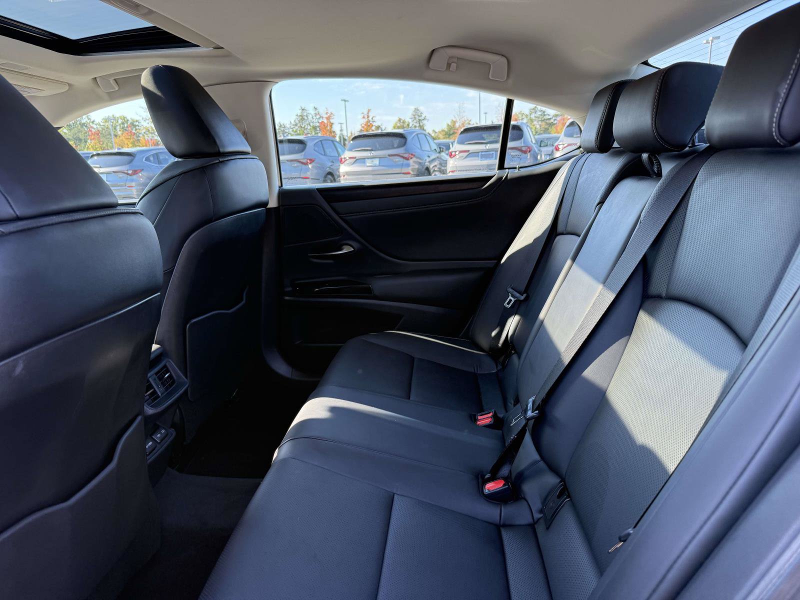 Used 2025 Lexus ES 350 w/ Premium Package FWD image 17