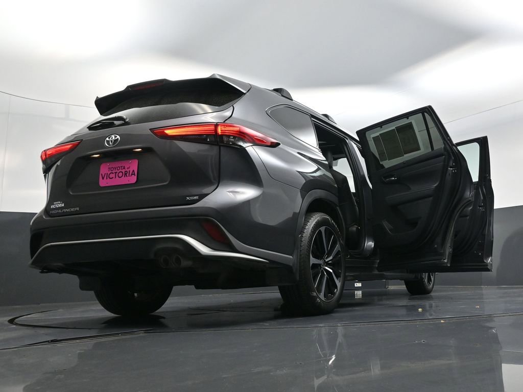 Used 2021 Toyota Highlander XSE image 30