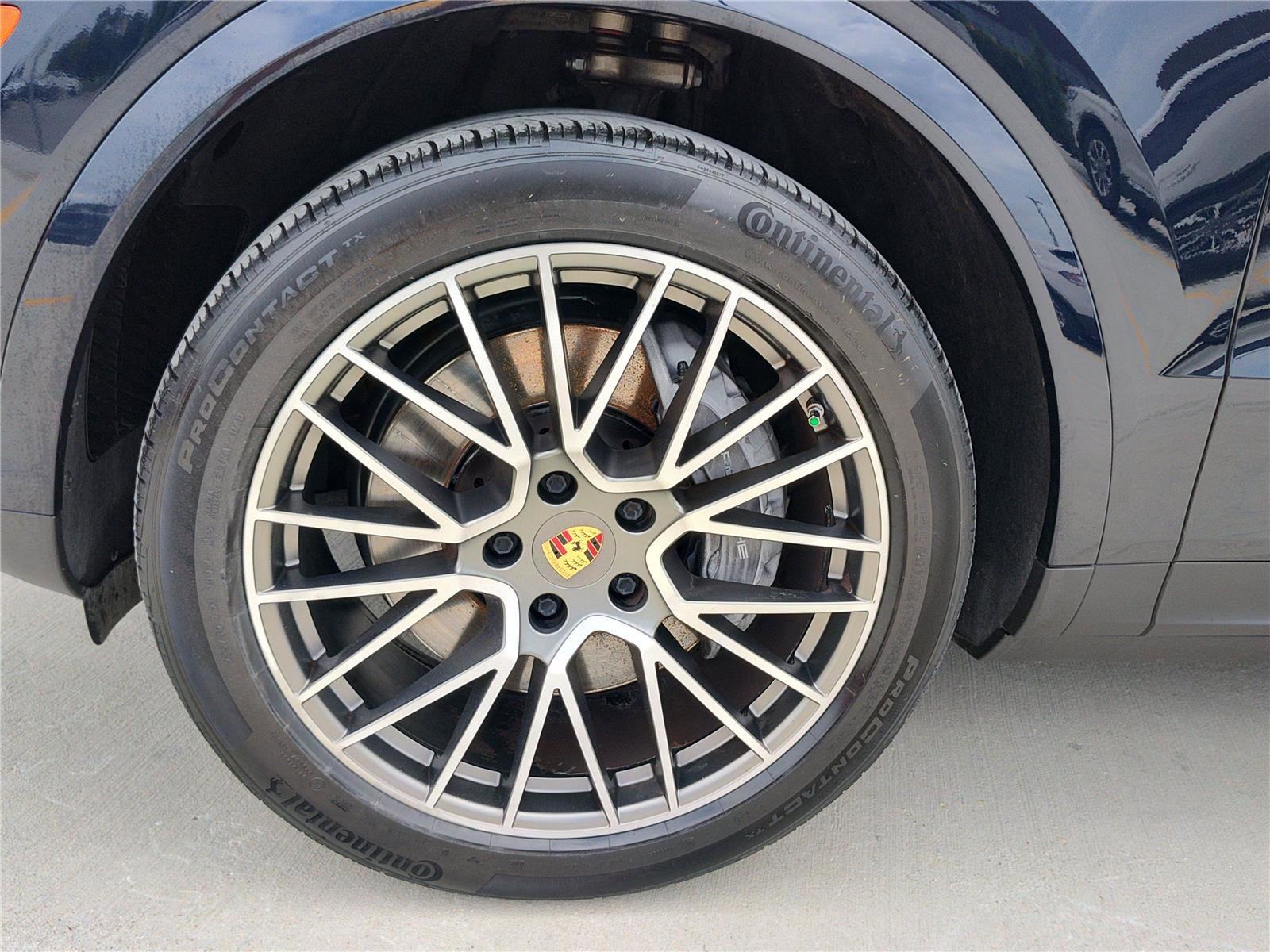 Used 2023 Porsche Cayenne Platinum Edition image 12