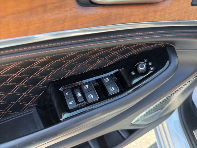 Used 2023 Jeep Grand Cherokee Summit AWD/4WD image 12