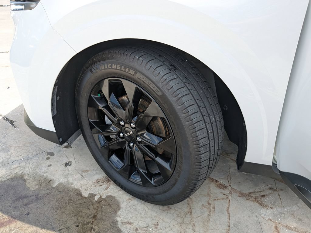 Certified 2024 Kia Carnival SX Prestige FWD image 38