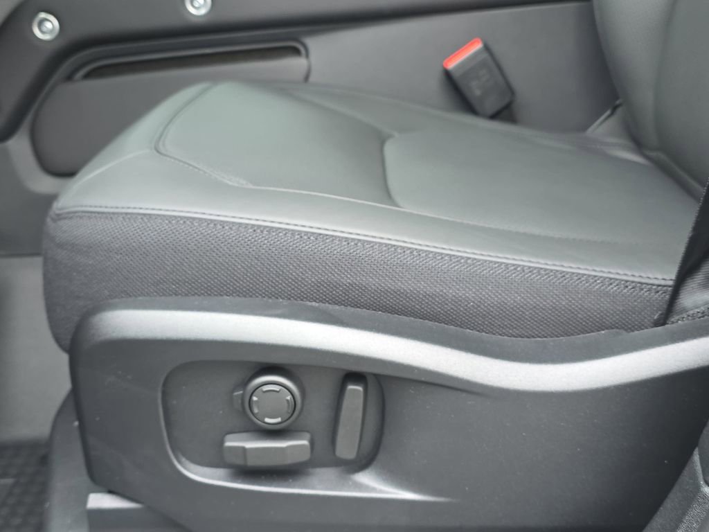 New 2026 Land Rover Defender 110 X image 29