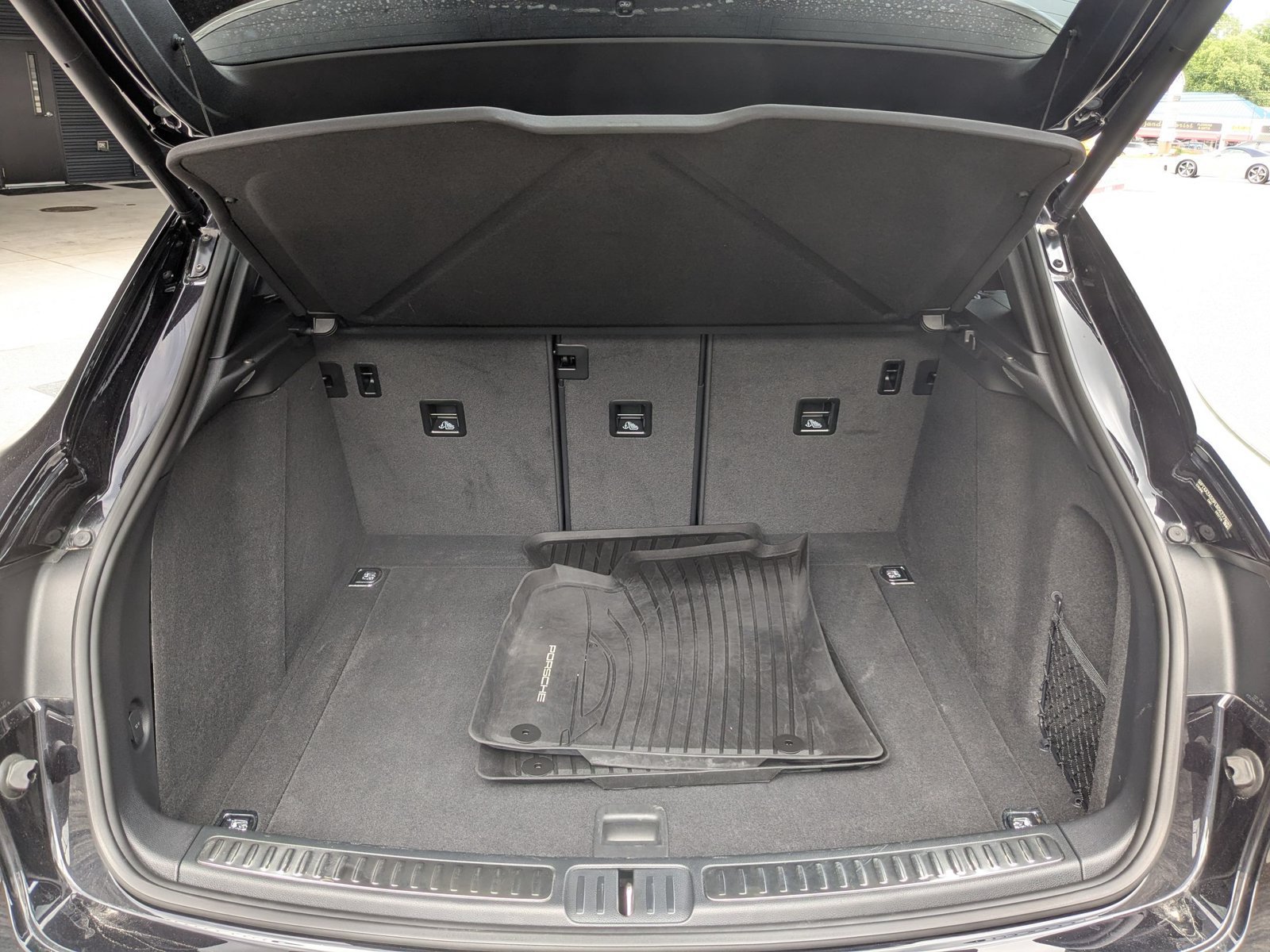 Certified 2023 Porsche Macan Turbo AWD/4WD image 24