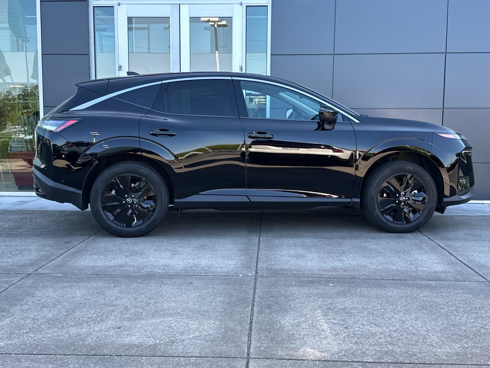 Certified 2025 Nissan Murano SV AWD/4WD image 2