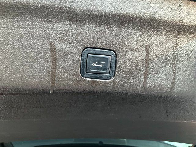 Used 2022 GMC Yukon SLT w/ SLT Premium Package image 19