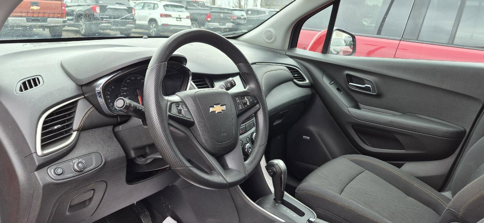 Used 2017 Chevrolet Trax LT w/ Sun & Sound Package image 8