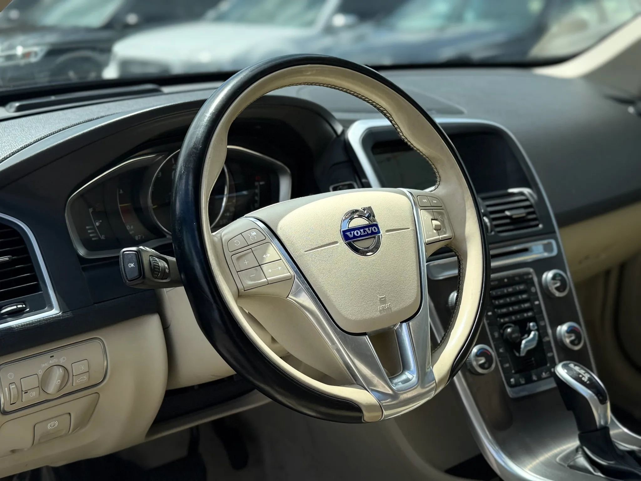 Used 2015 Volvo XC60 T5 Platinum FWD image 25