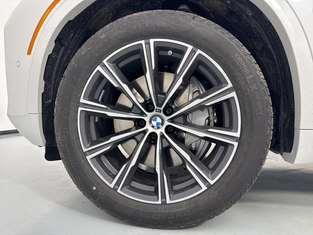 New 2026 BMW X5 xDrive50e w/ M Sport Package AWD/4WD image 10