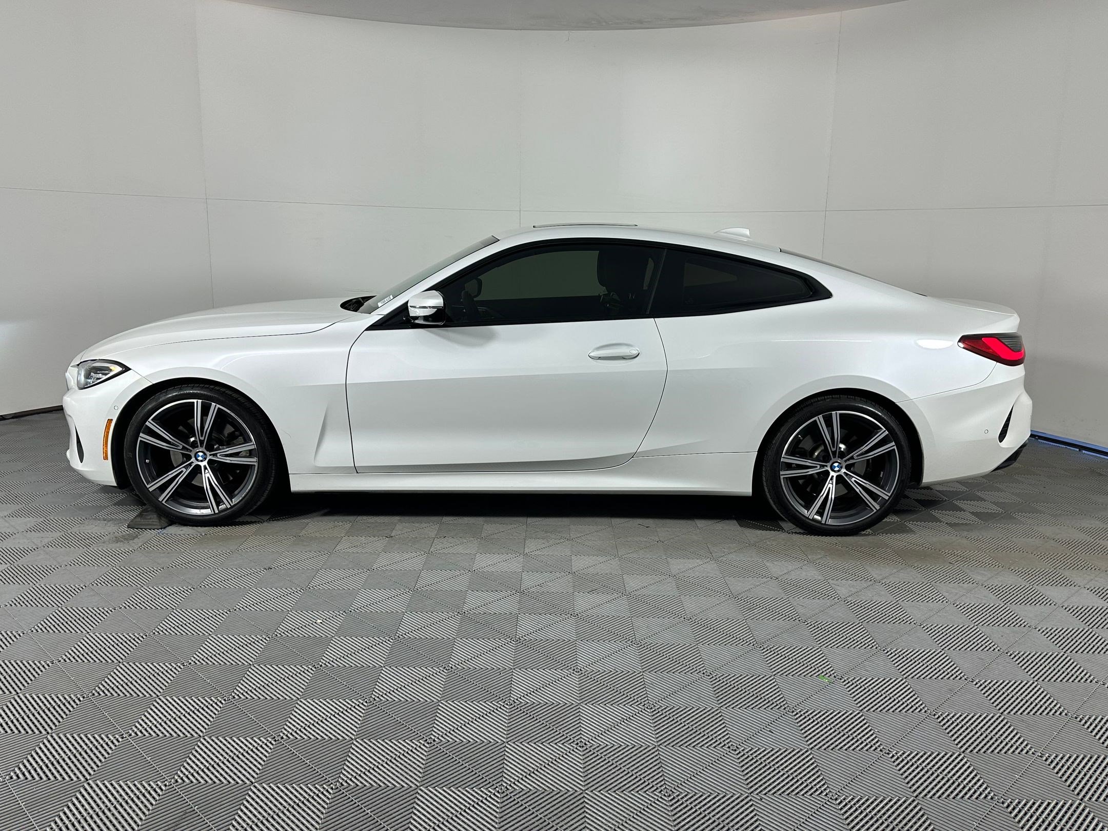 Certified 2023 BMW 430i Coupe w/ Premium Package image 2