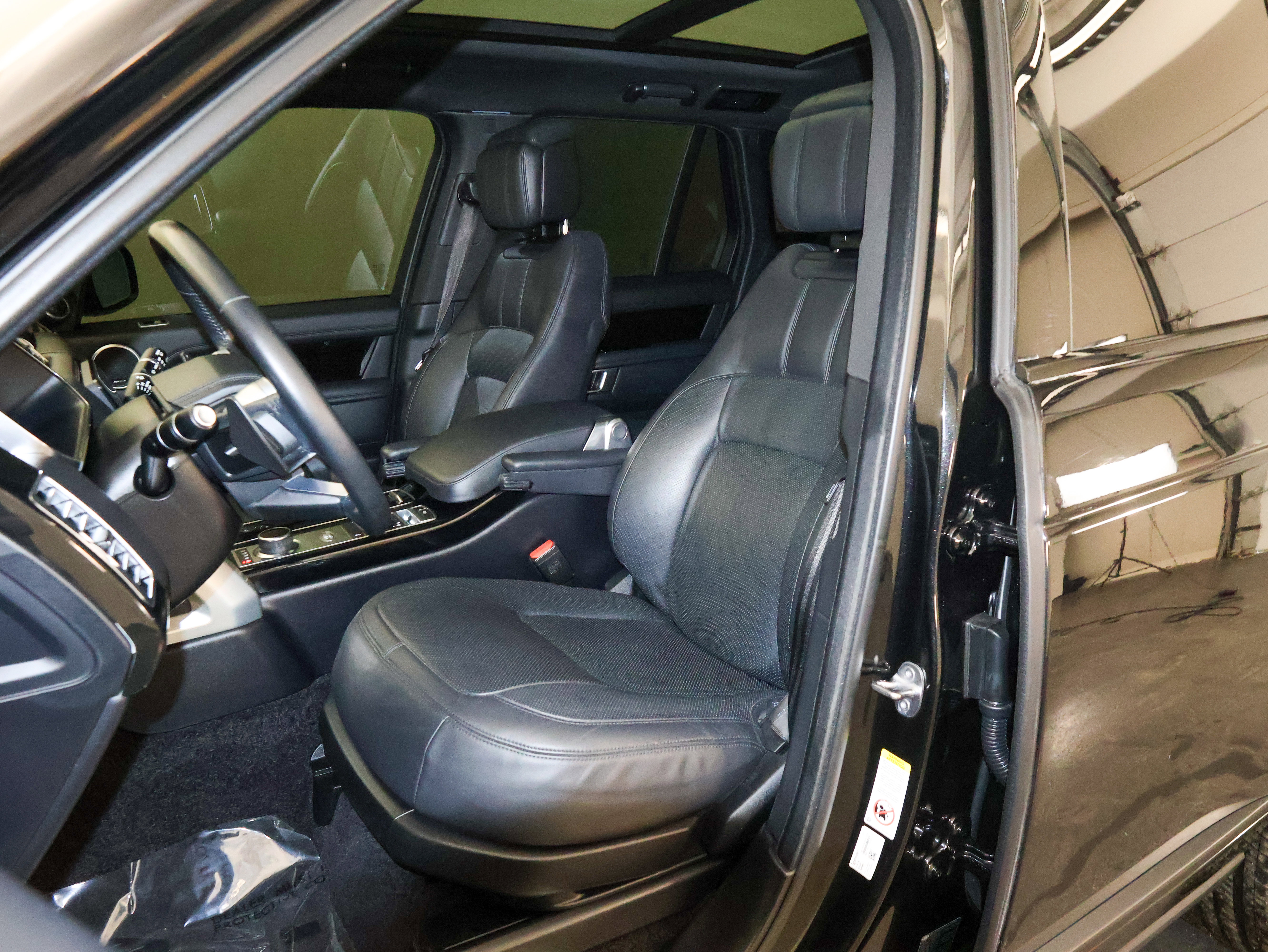 Used 2022 Land Rover Range Rover Westminster Edition image 17