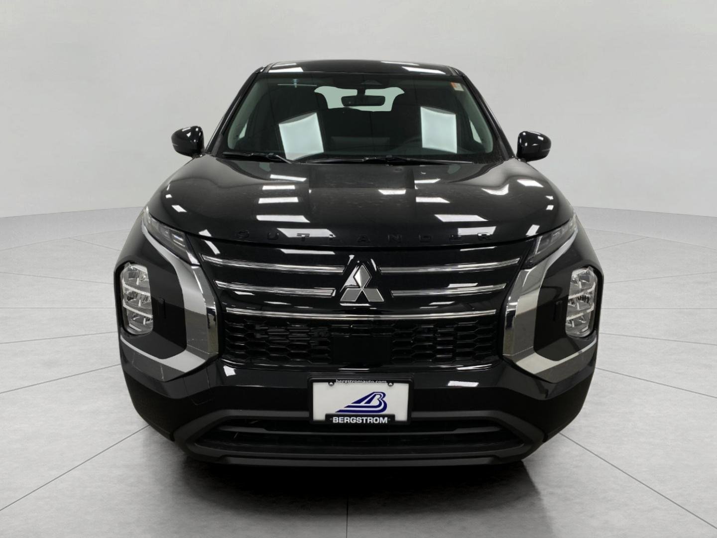 New 2026 Mitsubishi Outlander ES image 9