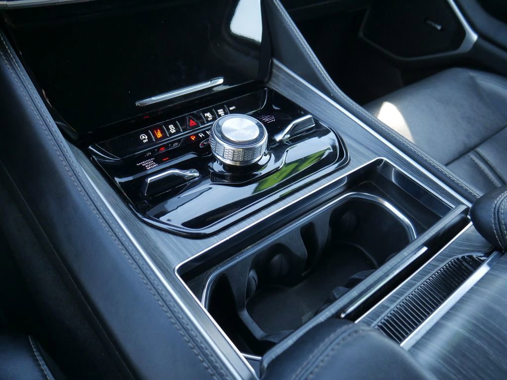 Certified 2024 Jeep Wagoneer L Series III w/ Flexible Seating Group image 34