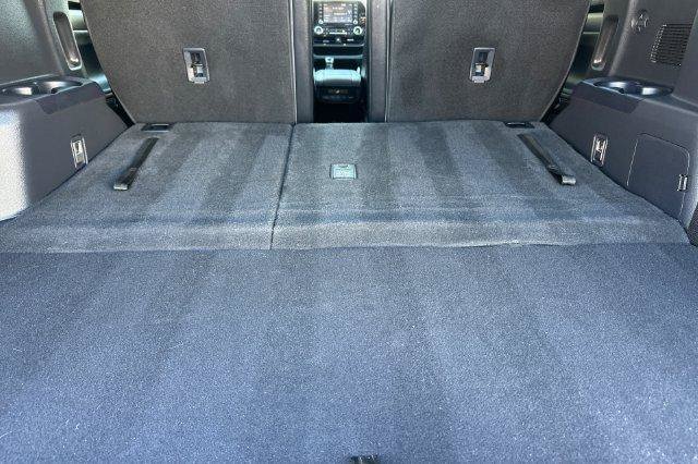 Used 2021 Toyota Highlander XLE FWD image 17