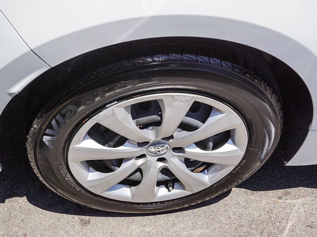 Used 2021 Toyota Corolla LE w/ Carpet Mat Package (TMS) FWD image 8