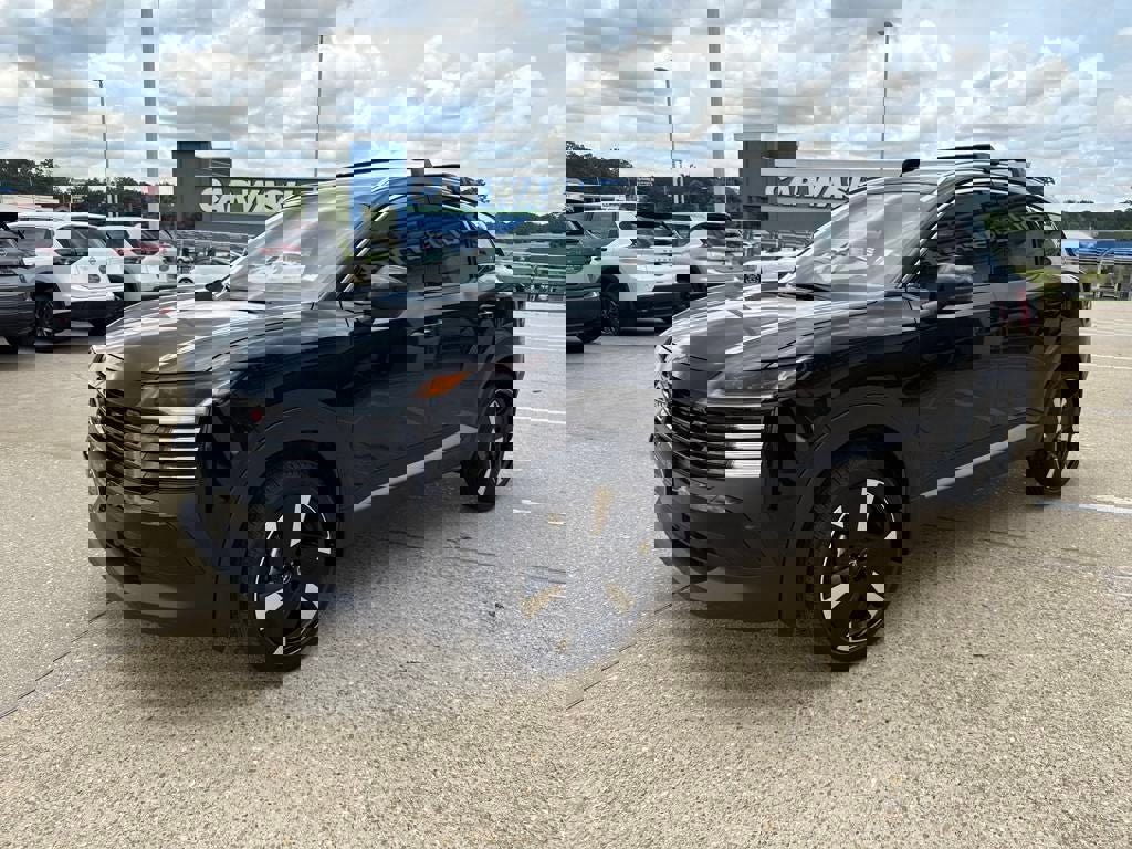 New 2025 Nissan Kicks SR image 2