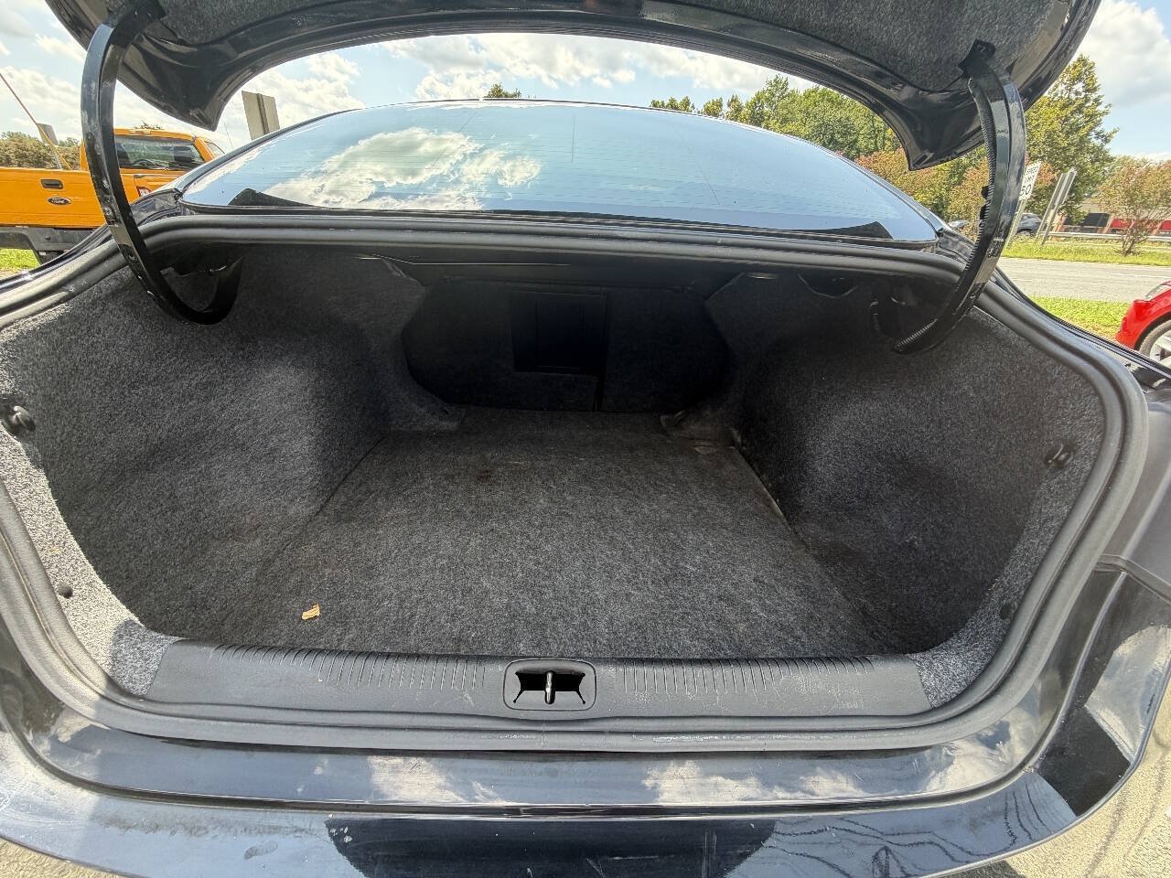 Used 2015 Chrysler 200 Limited FWD image 28