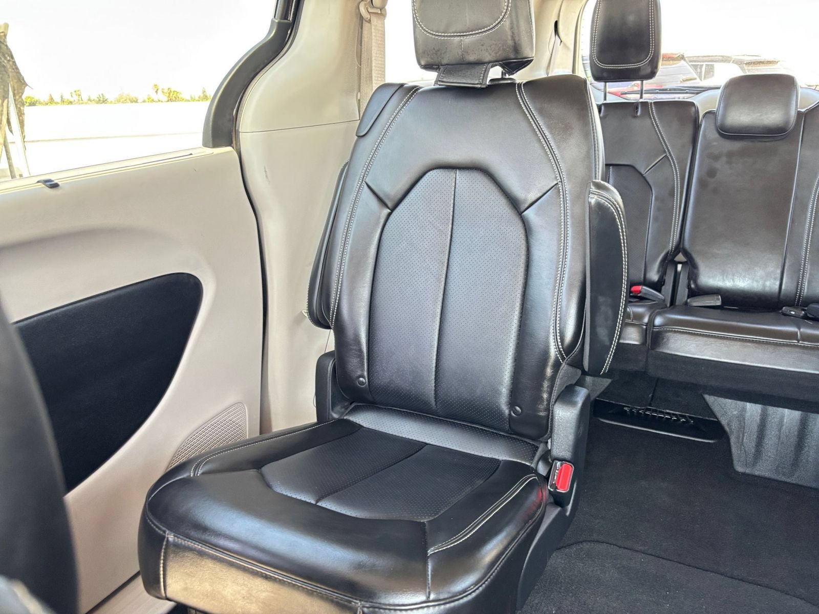 Used 2024 Chrysler Pacifica Touring-L FWD image 41