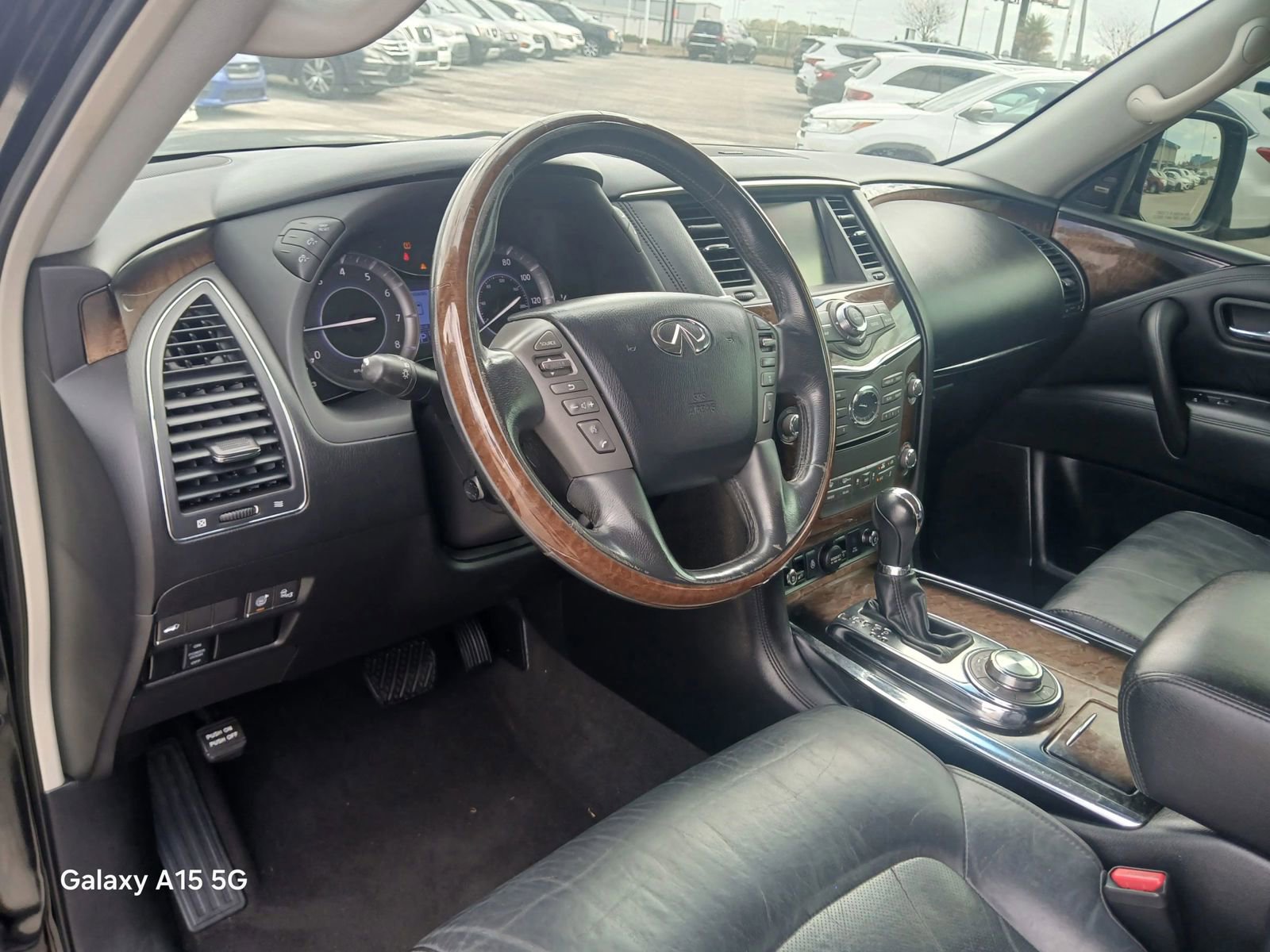 Used 2014 INFINITI QX80 4WD w/ Deluxe Touring Package image 7