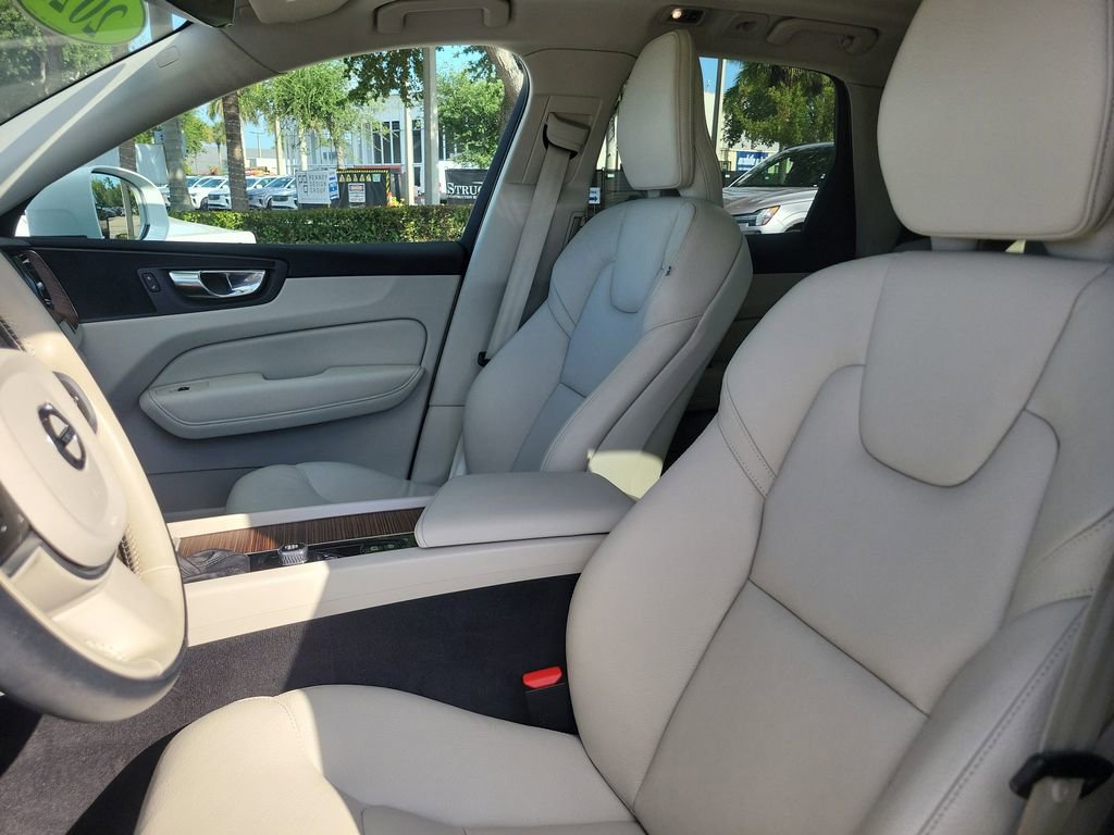 Used 2021 Volvo XC60 T5 Momentum w/ Protection Package Premier image 31
