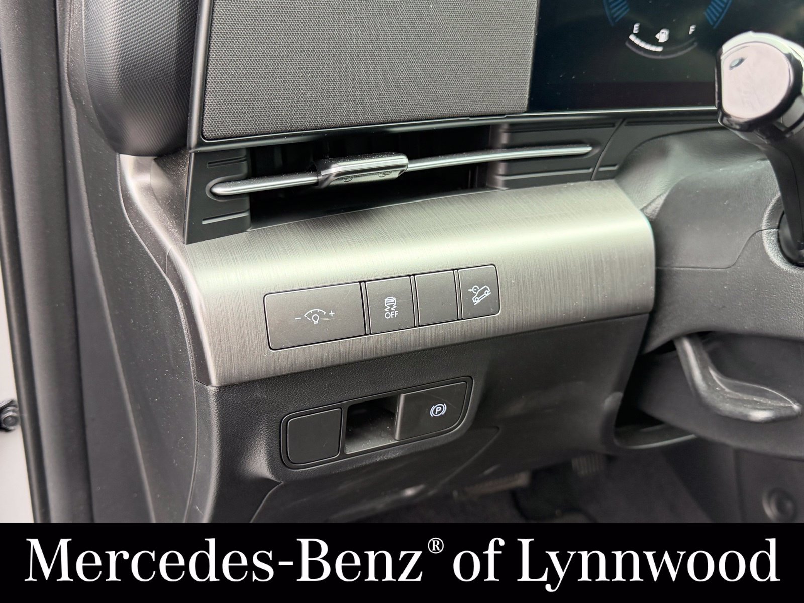 Used 2024 Hyundai Kona SEL AWD/4WD image 14