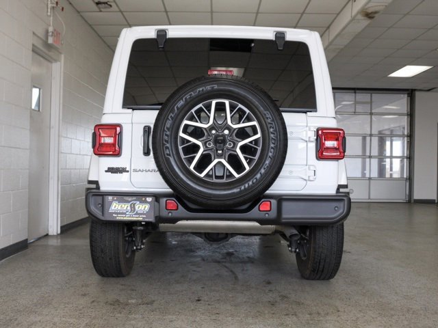 Certified 2025 Jeep Wrangler Sahara w/ Safety Group image 4