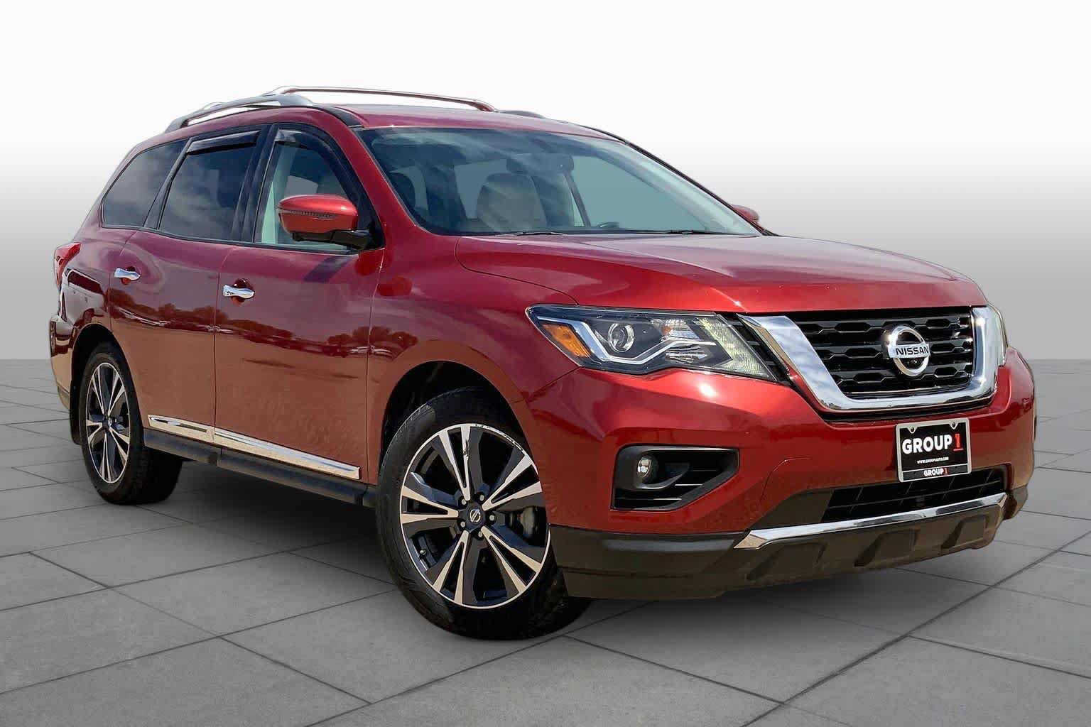 Used 2017 Nissan Pathfinder Platinum FWD image 3