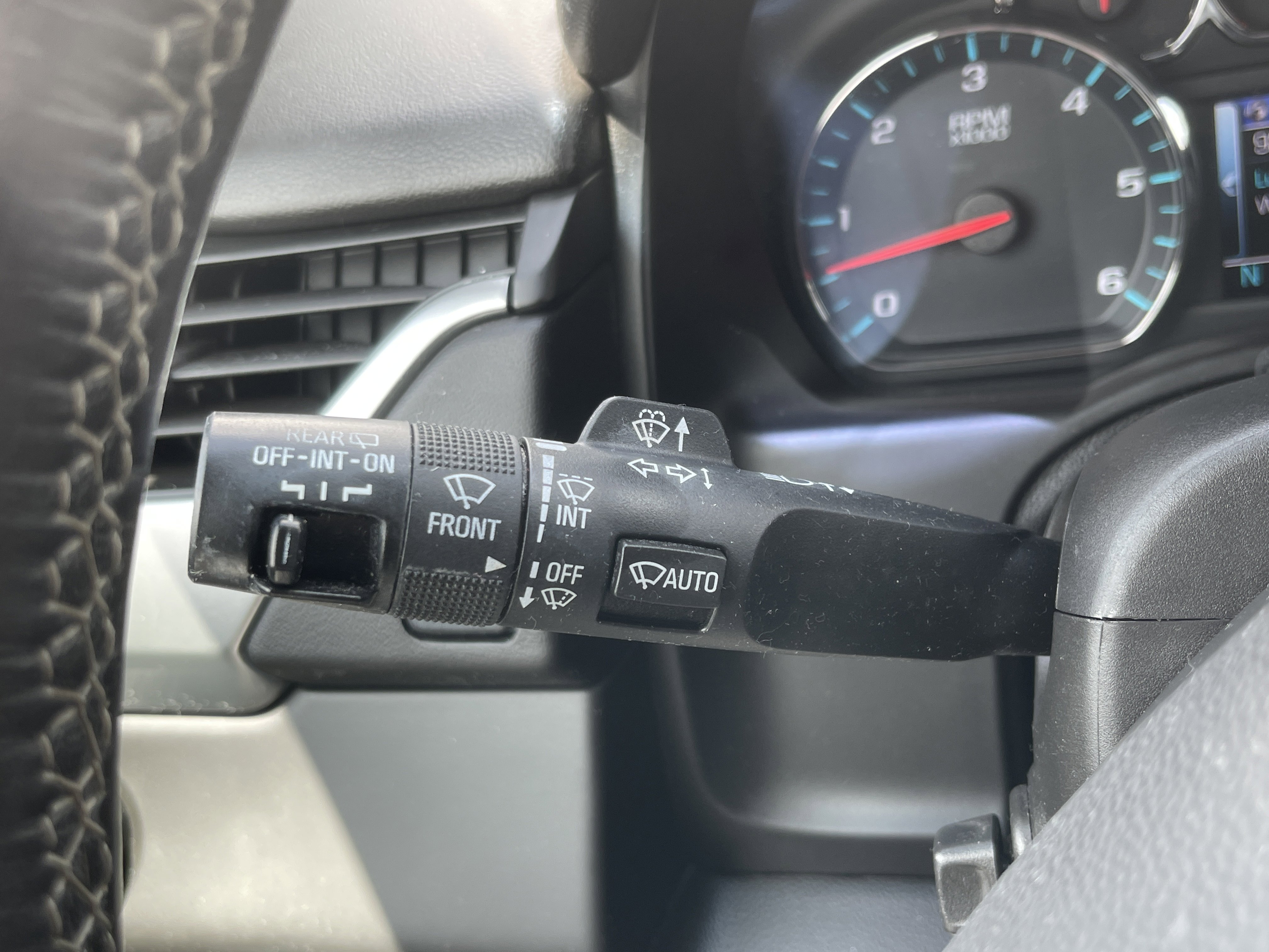 Used 2018 Chevrolet Tahoe Premier RWD image 22
