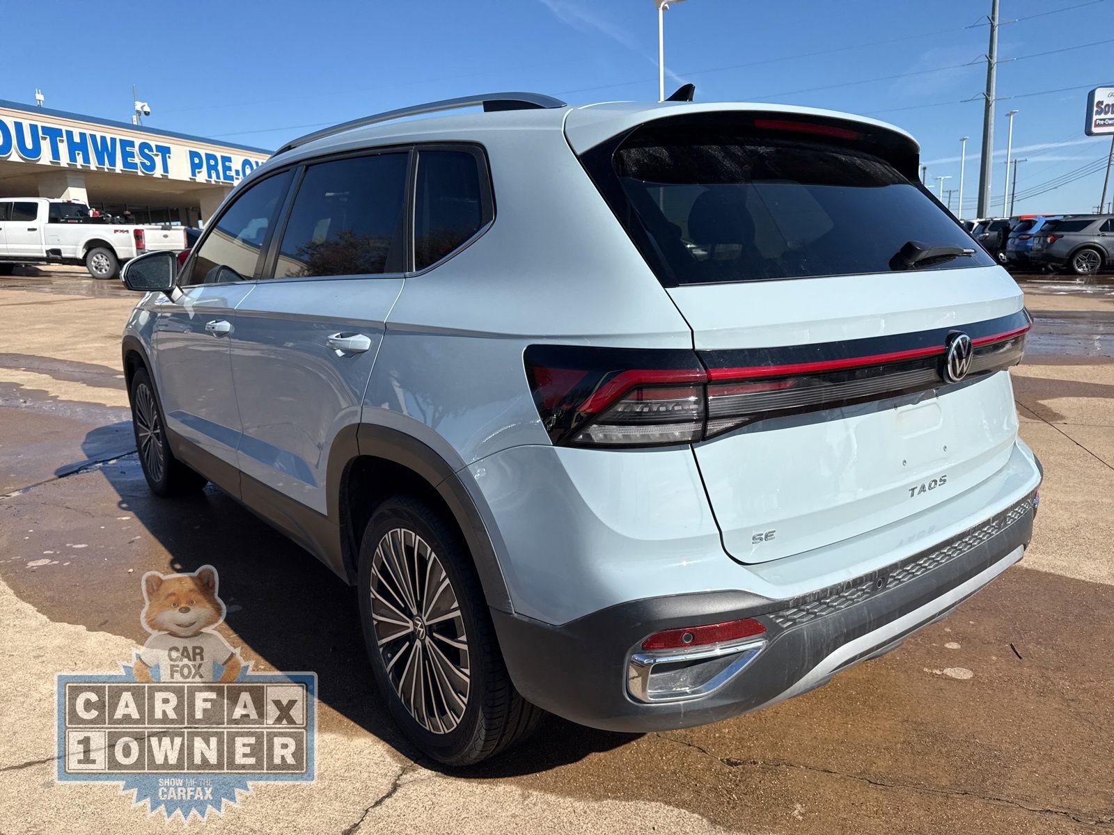 Used 2025 Volkswagen Taos SE image 5