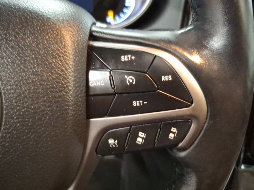 Used 2020 Jeep Grand Cherokee Limited AWD/4WD image 21