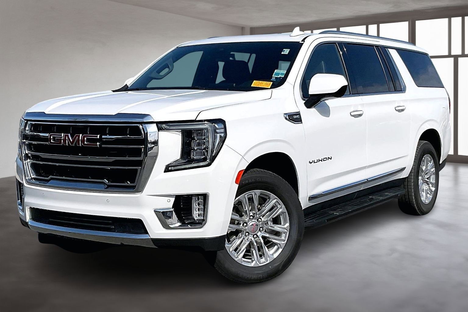 Used 2024 GMC Yukon XL SLT image 3