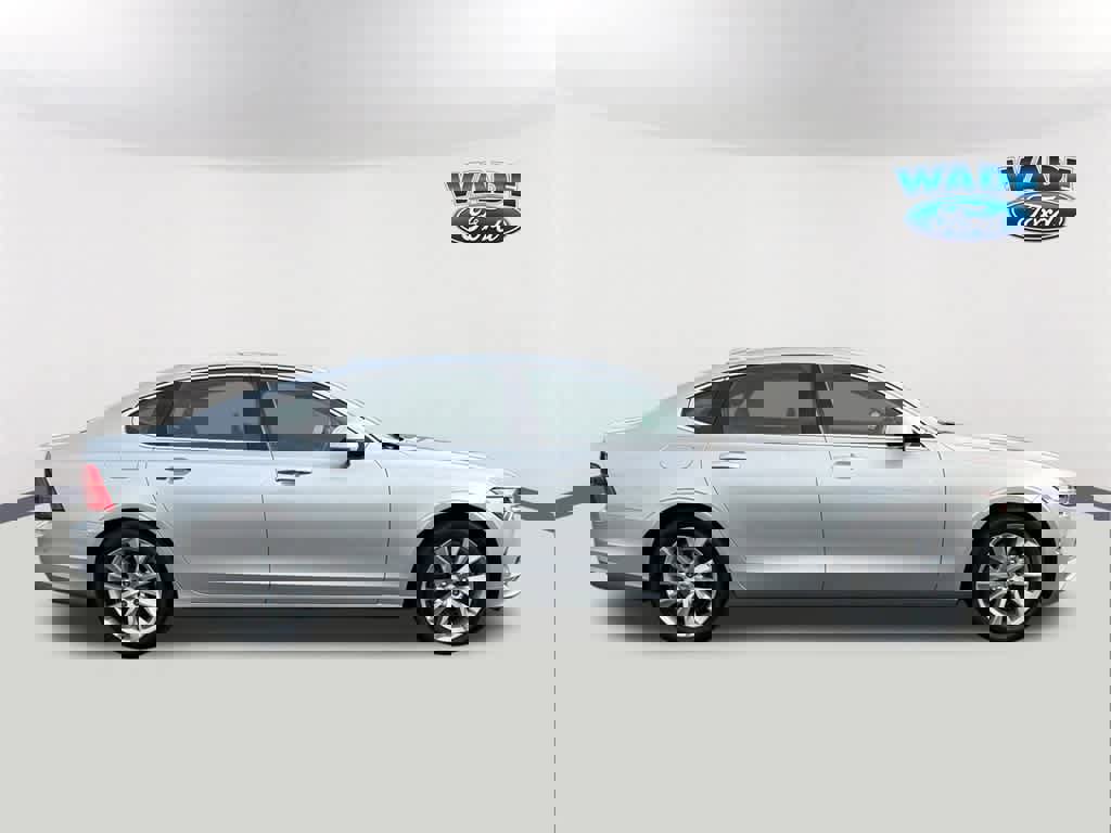 Used 2018 Volvo S90 T6 Momentum w/ Convenience Package image 4