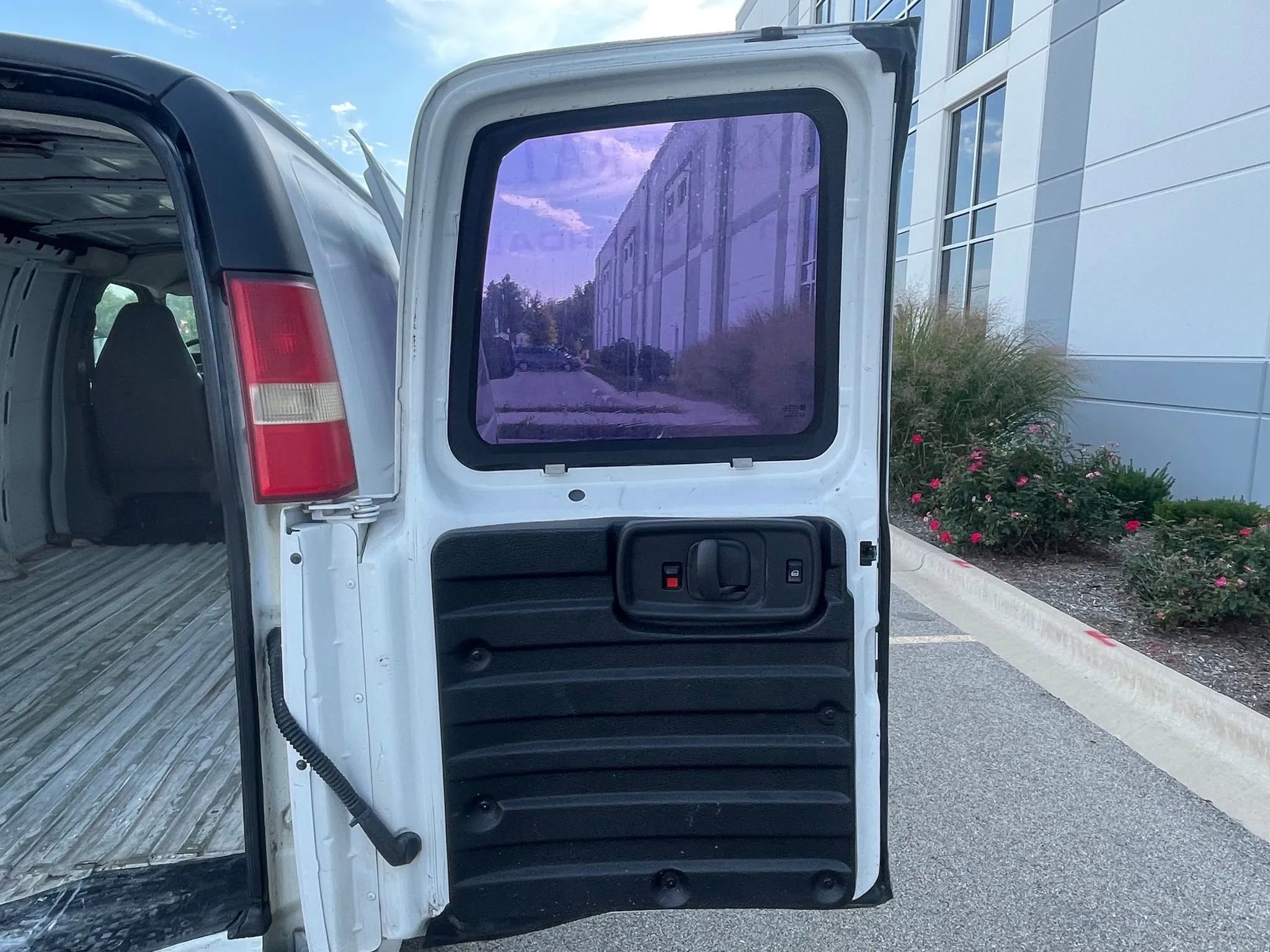 Used 2008 GMC Savana 1500 RWD image 18