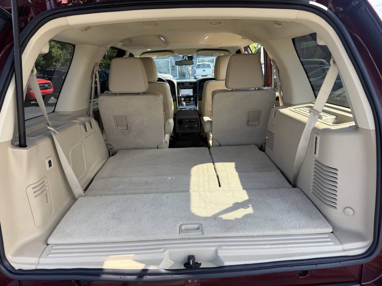 Used 2016 Lincoln Navigator Reserve AWD/4WD image 32