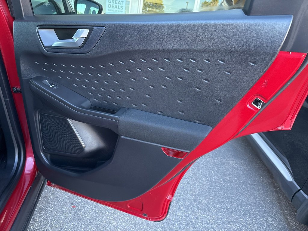 Used 2020 Ford Escape SE image 30