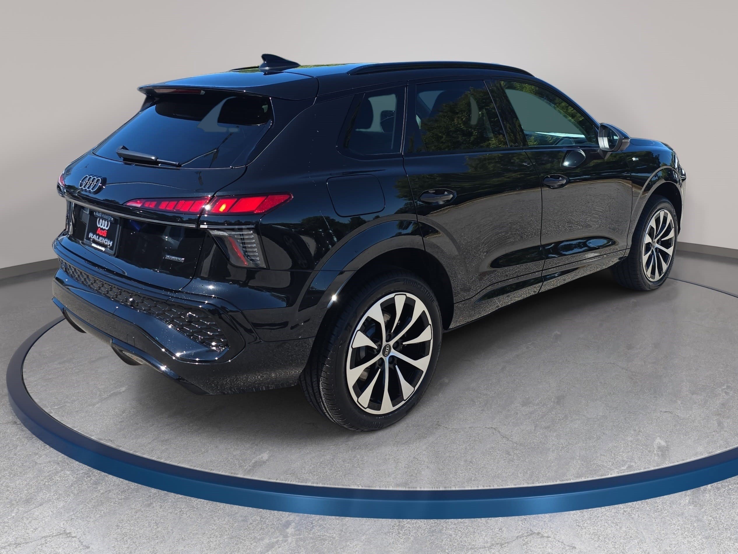 New 2026 Audi Q3 quattro 2.0T AWD/4WD image 6