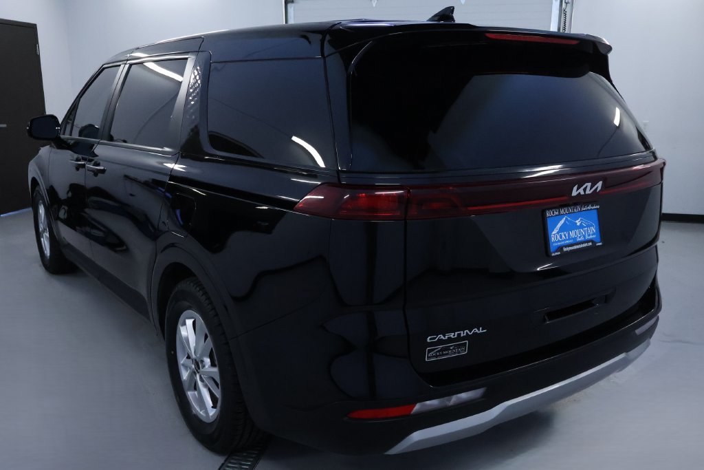 Used 2024 Kia Carnival LX FWD image 5