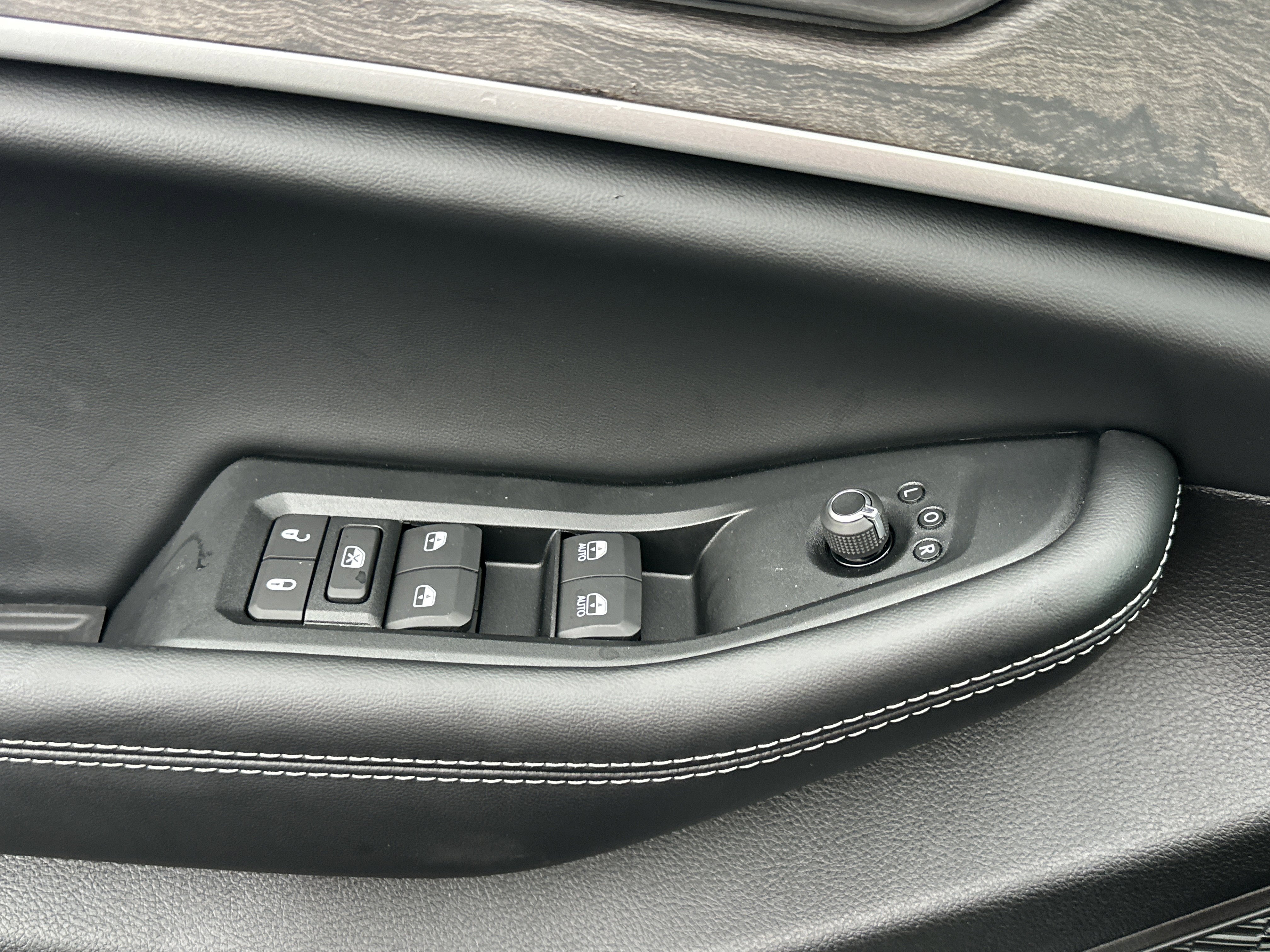 New 2026 Jeep Grand Cherokee Altitude image 13