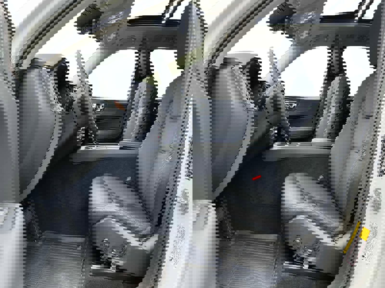 Used 2023 Volvo XC60 B5 Plus w/ Climate Package image 10