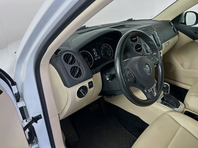 Used 2017 Volkswagen Tiguan S image 9