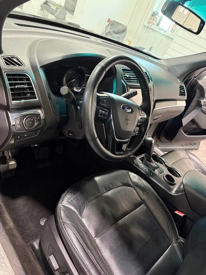 Used 2017 Ford Explorer Limited w/ Class II Trailer Tow Package image 7