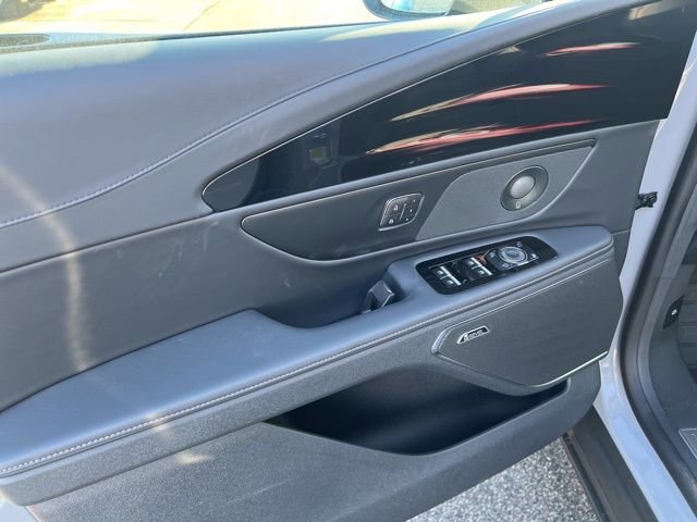 New 2026 Lincoln Nautilus Reserve w/ Jet Appearance Package image 16