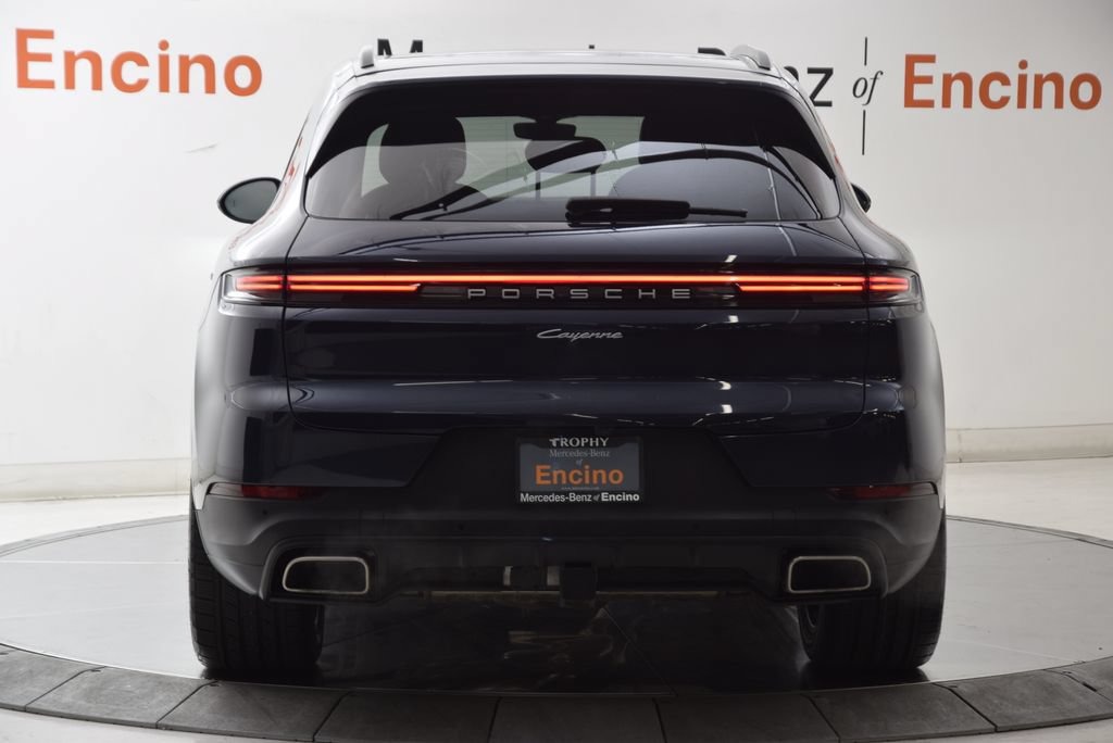 Used 2024 Porsche Cayenne AWD/4WD image 5