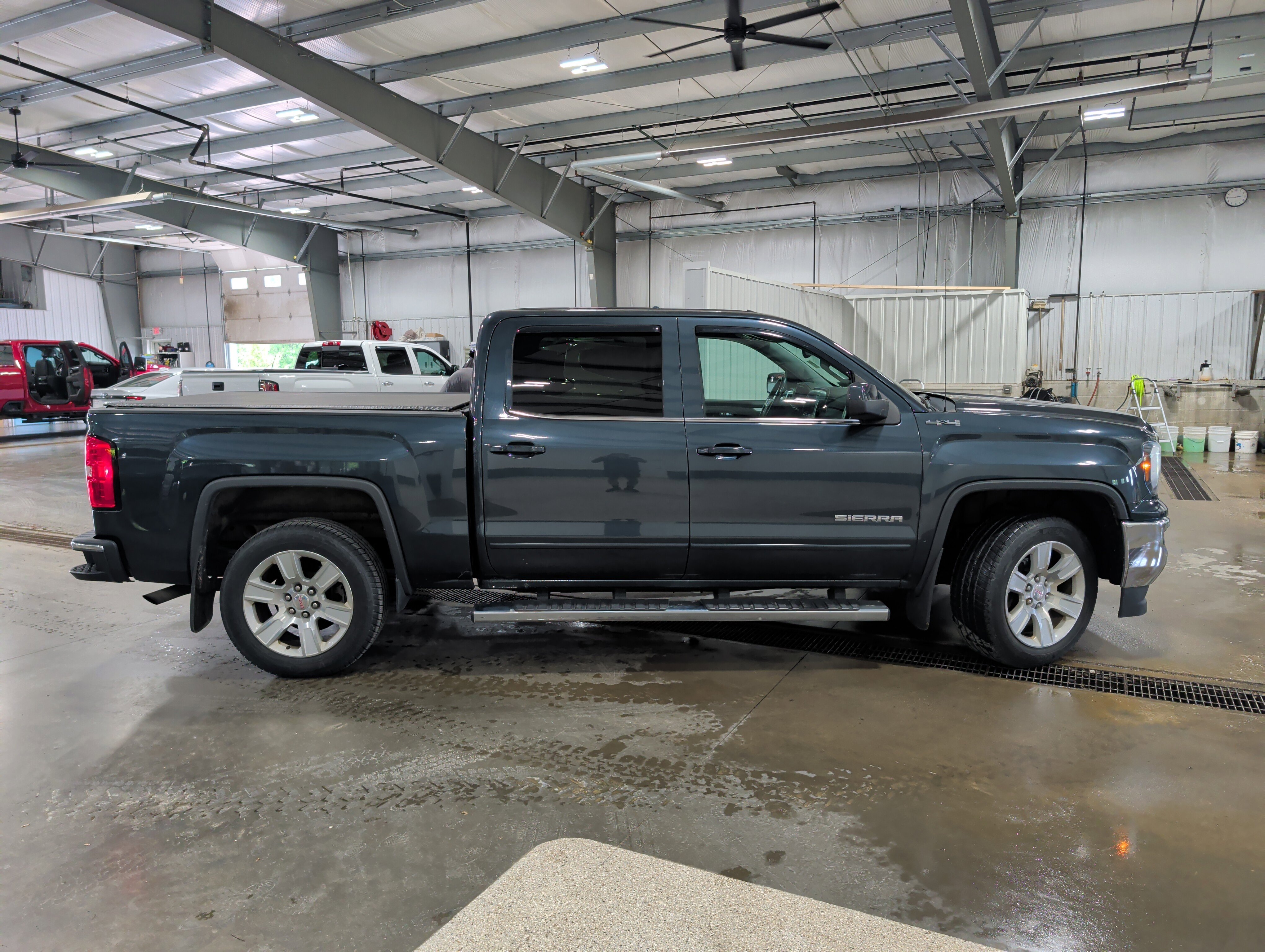 Used 2017 GMC Sierra 1500 SLE w/ SLE Value Package AWD/4WD image 2