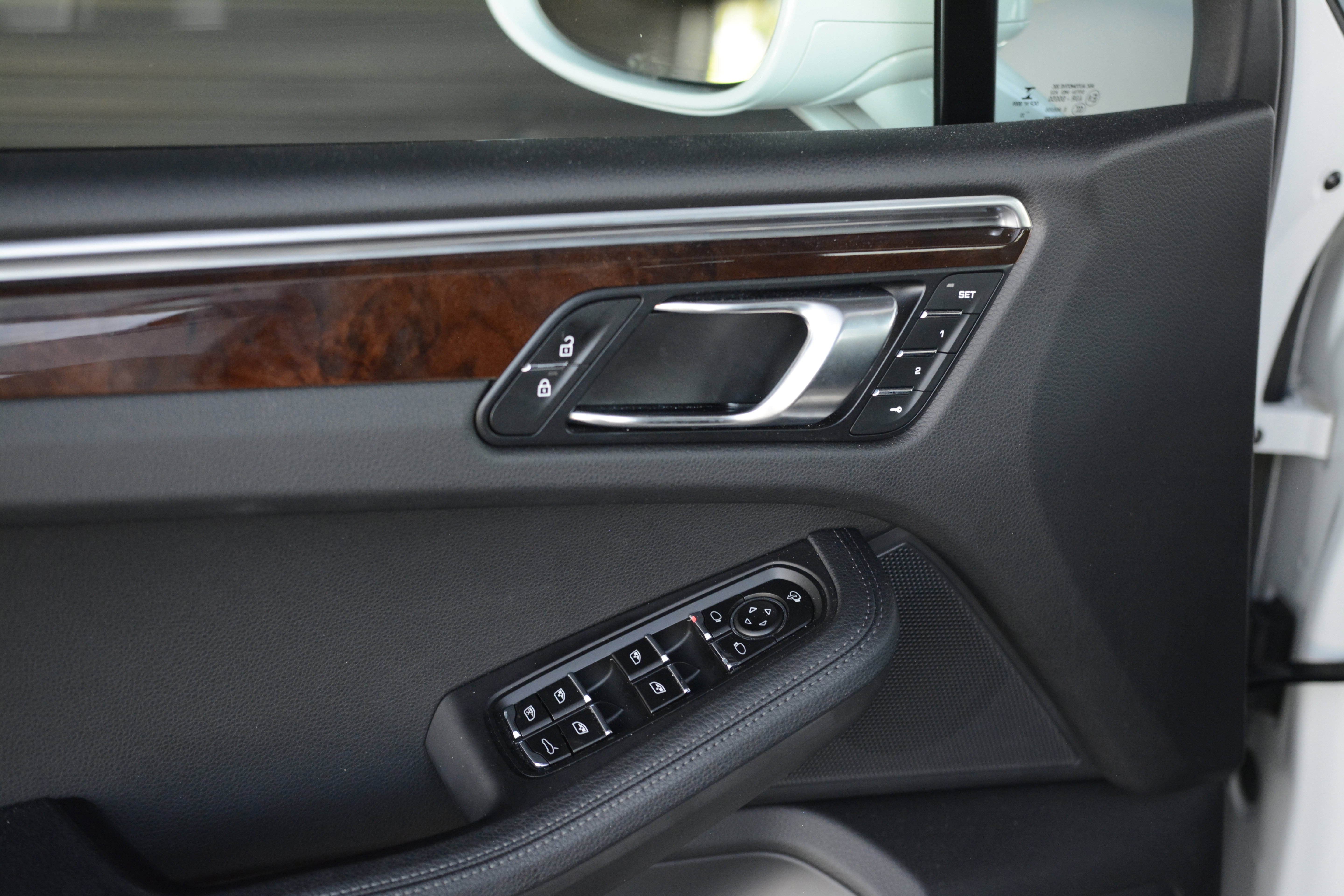 Certified 2022 Porsche Macan S AWD/4WD image 14