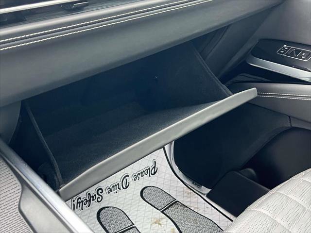 Used 2026 Cadillac Escalade ESV Platinum Sport w/ LPO, ONYX Package image 39