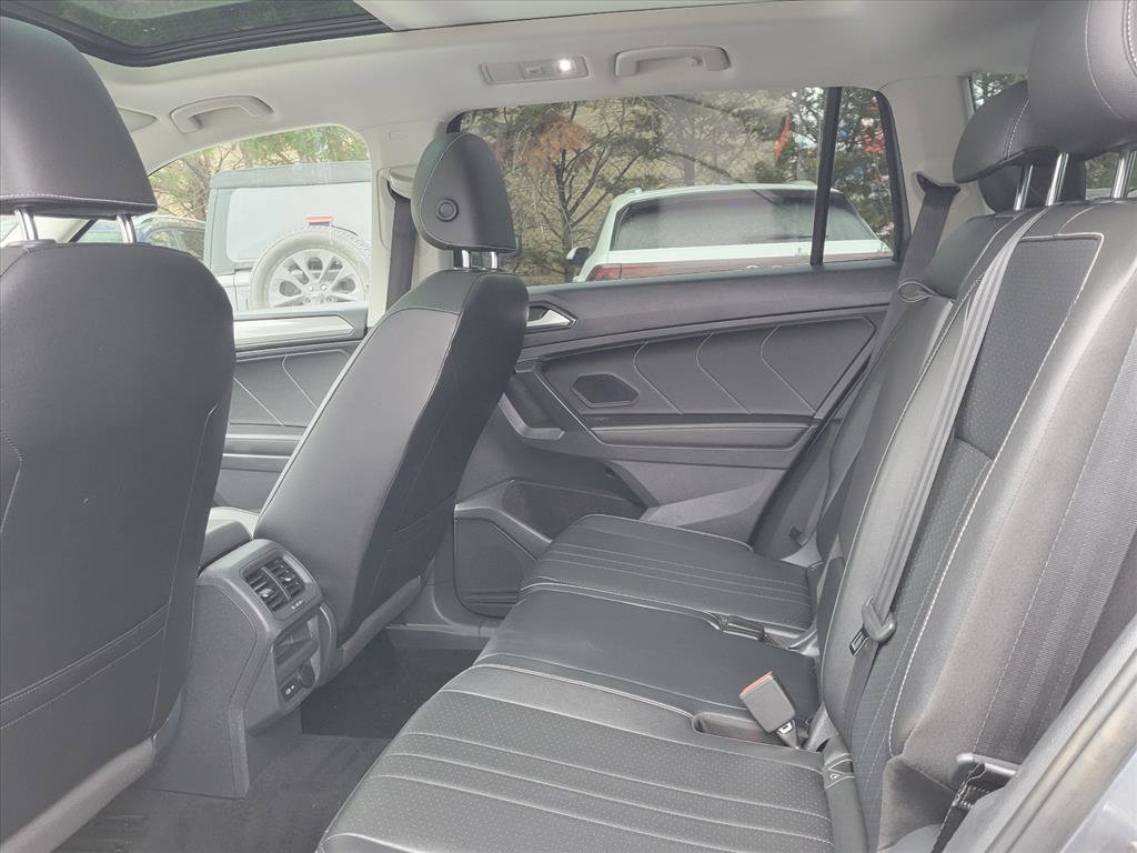 Used 2022 Volkswagen Tiguan SE w/ Panoramic Sunroof Package image 20