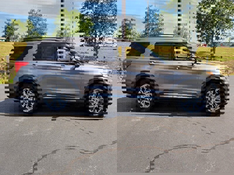 Used 2021 Ford Explorer XLT w/ Equipment Group 202A image 14