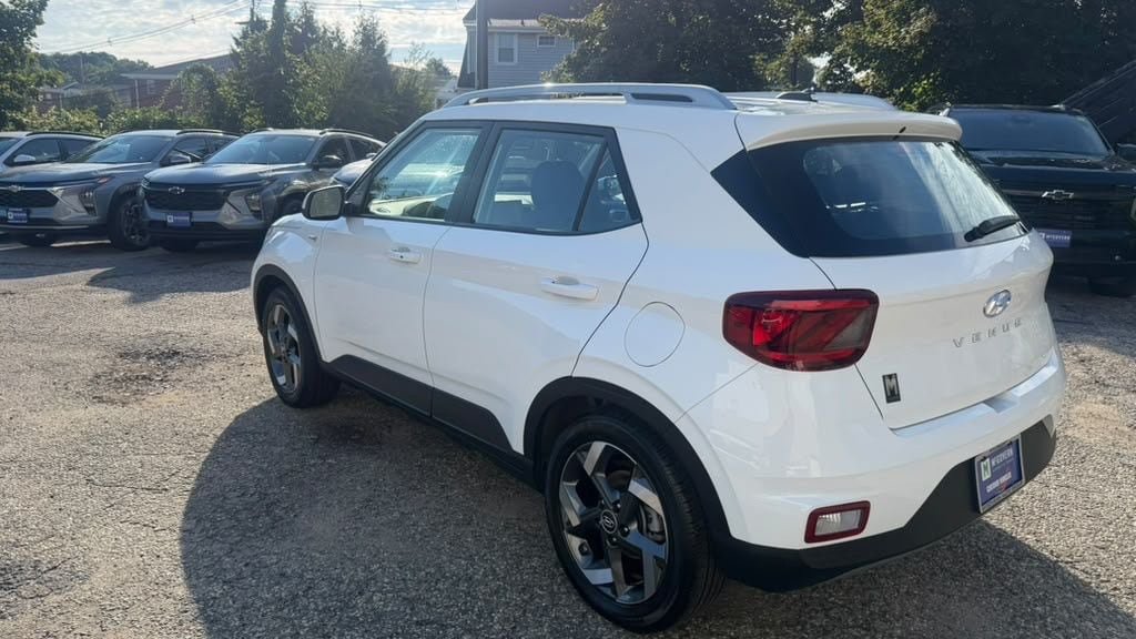 Certified 2026 Hyundai Venue SEL FWD image 4